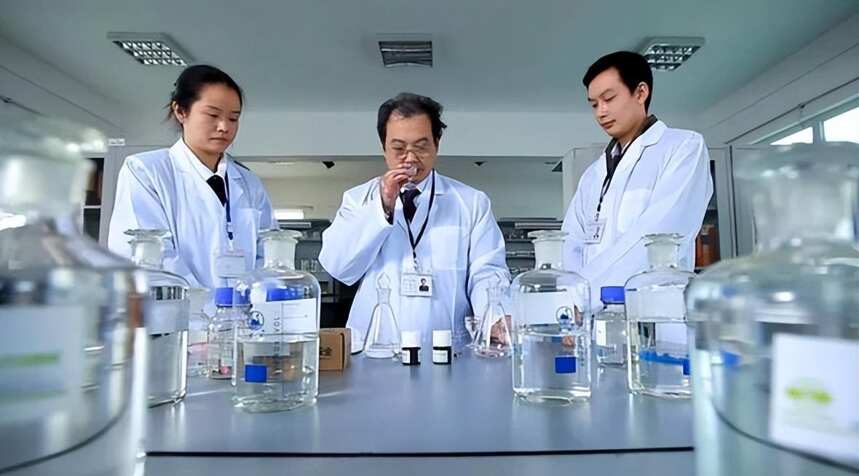 酱香酒不添加一滴水,为啥配料表里还有“水”?